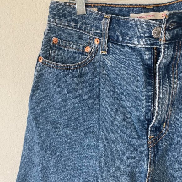 Levi’s Ribcage Pleated Denim Shorts - Picture 5 of 8